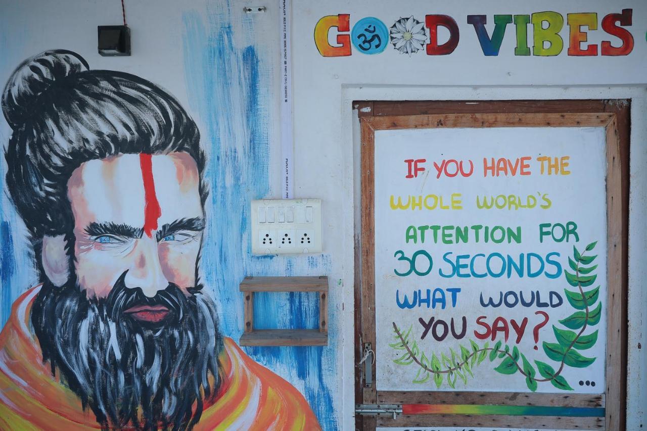 Good Vibes Hostel فاراناسي المظهر الخارجي الصورة